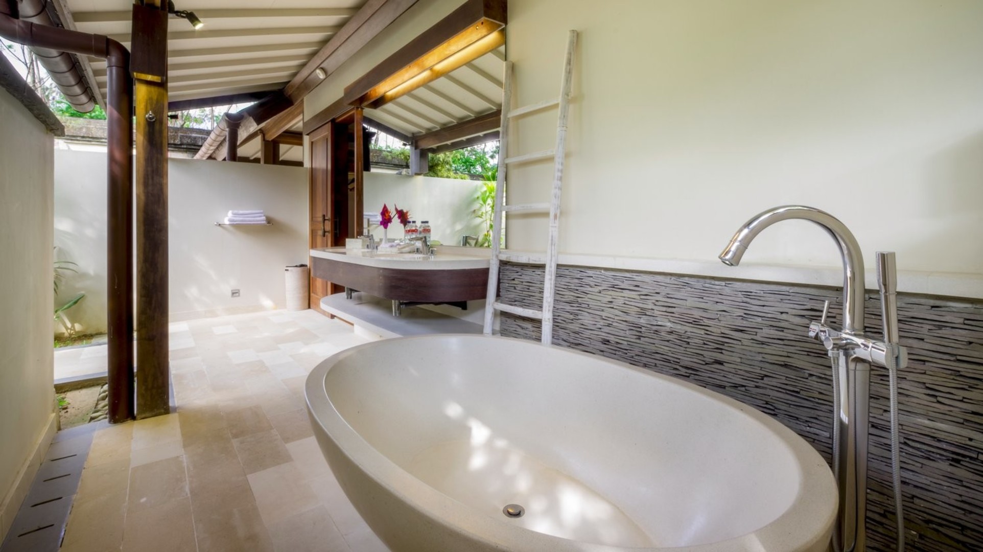 Fantastic 3BR Villa W/ Pool & Garden, Bali Villa 2228