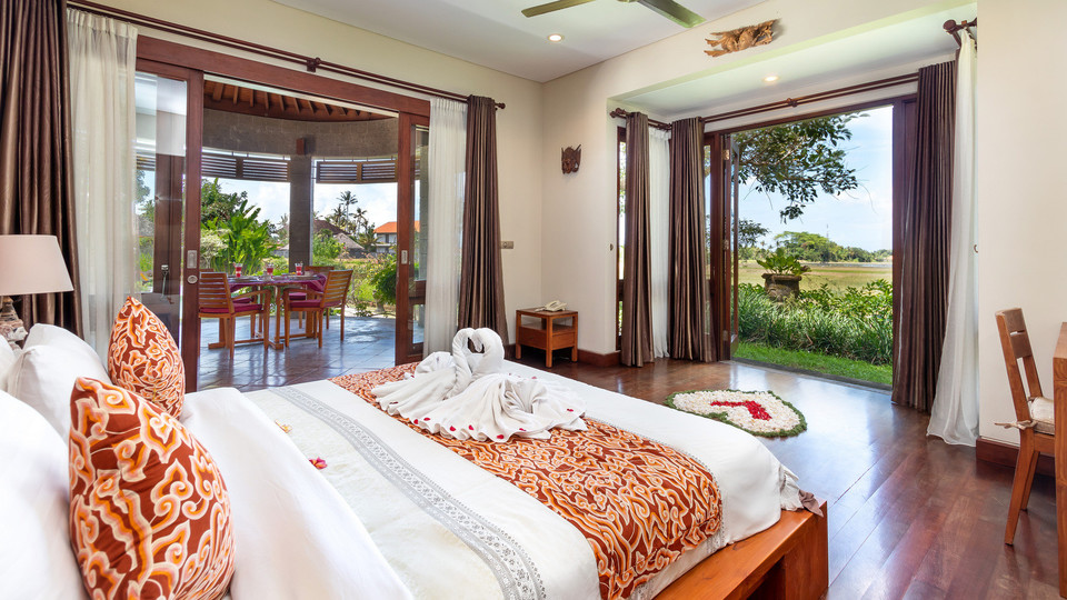 Spacious 4BR Villa W/ Pool & Garden, Bali Villa 2233