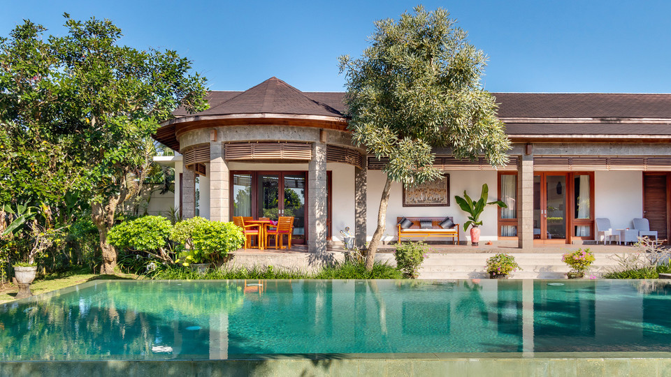 Spacious 4BR Villa W/ Pool & Garden, Bali Villa 2233