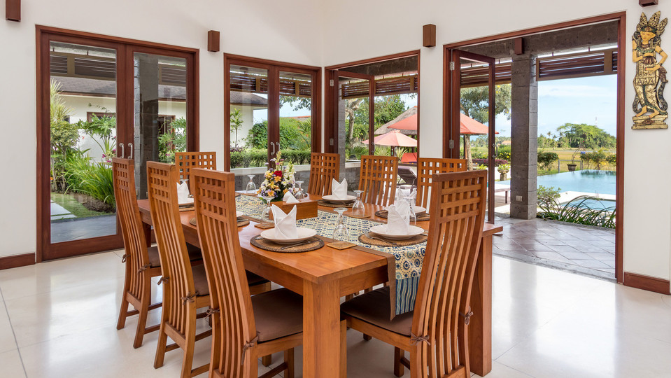 Spacious 4BR Villa W/ Pool & Garden, Bali Villa 2233