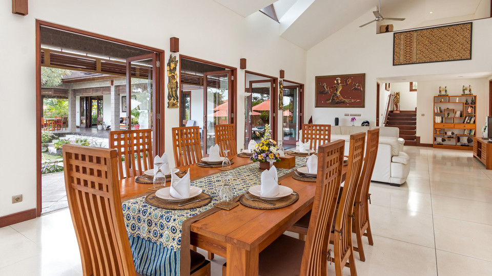Spacious 4BR Villa W/ Pool & Garden, Bali Villa 2233