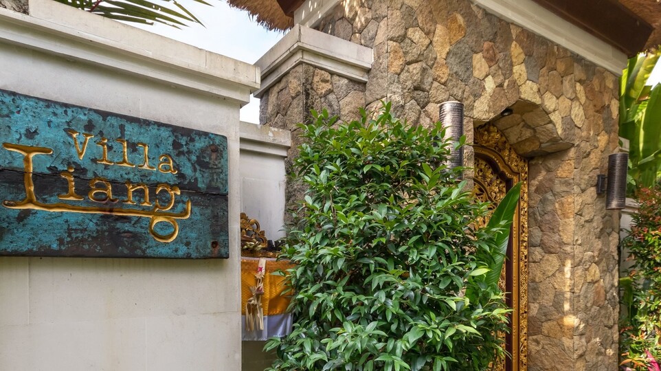 Enjoying Your Holiday in a Luxury 5 Star Villa in Candidasa, For Less Than a Hotel, Villa Bali 2243
