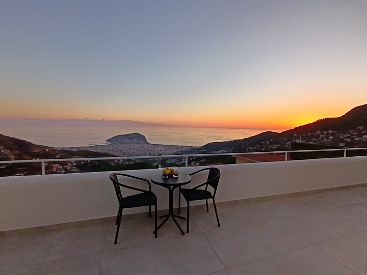 5 Star Villa Horizon – Mountain & Sea Escape
