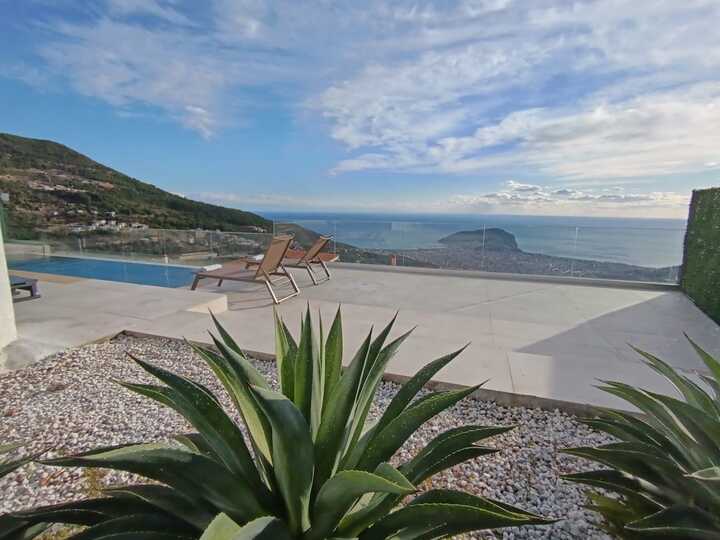 5 Star Villa Horizon – Mountain & Sea Escape