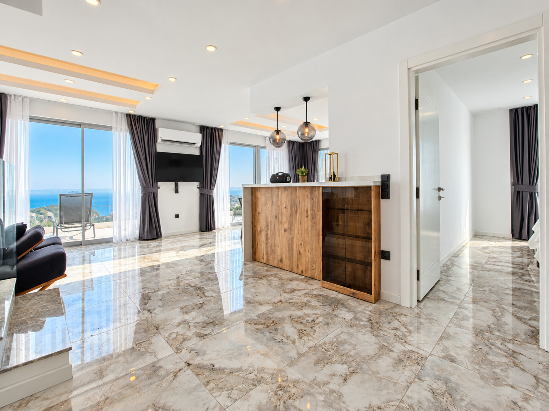 5 Star Villa Horizon – Mountain & Sea Escape