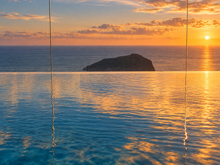 5 Star Villa Horizon – Mountain & Sea Escape