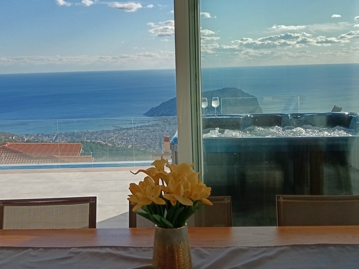 5 Star Villa Horizon – Mountain & Sea Escape