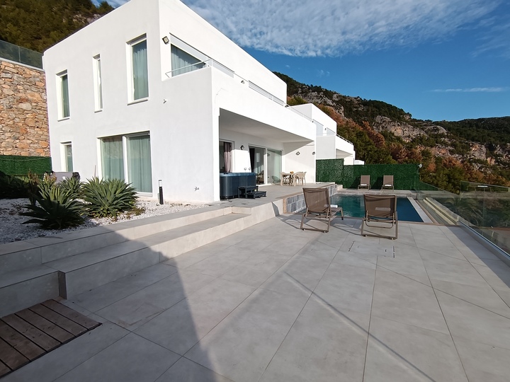 5 Star Villa Horizon – Mountain & Sea Escape