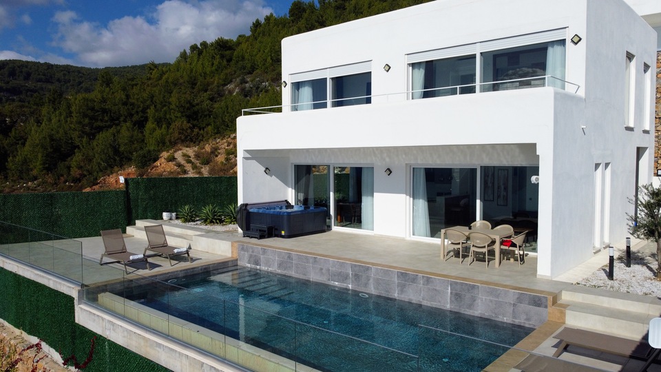 5 Star Villa Horizon – Mountain & Sea Escape