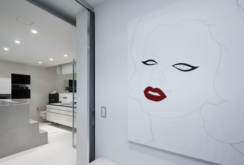 Urban Oasis: Lakefront Luxury Living, 1001