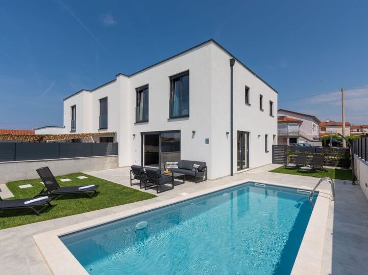 Seaside Bliss: 3 Bedroom Villa in Novigrad, 1265, Novigrad , Croatia