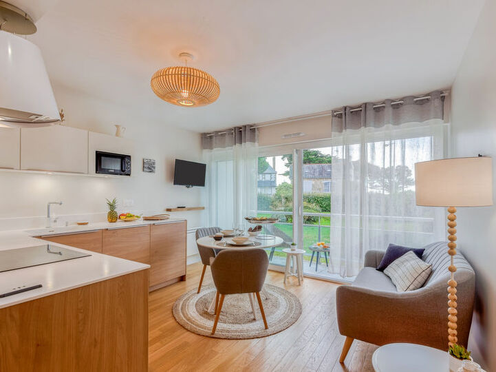Seaside Bliss: 1BR Villa in Bretagne Retreat,1108, Carnac, France