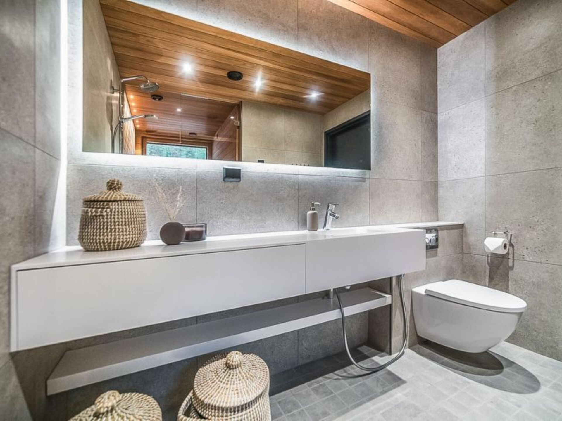Bathroom / Wellness