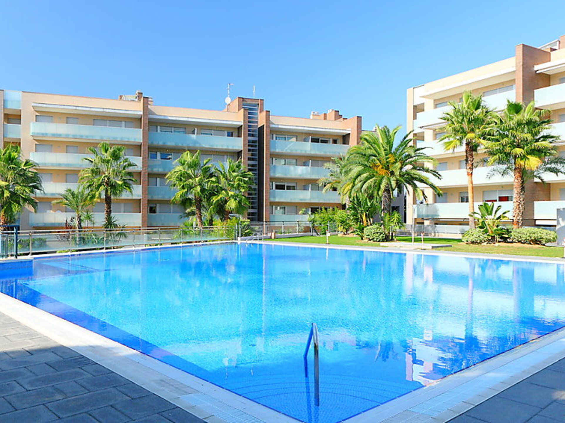 Golden Coast Gem: Modern 3BR Villa, Costa Daurada,1015