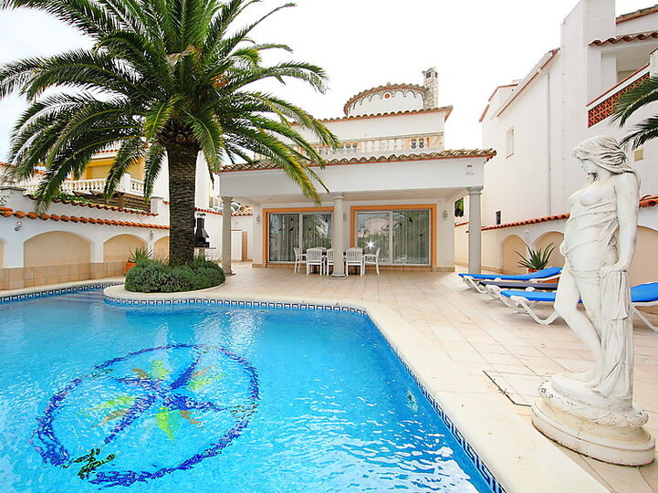 Elegant Coastal Retreat in Costa Brava,1095