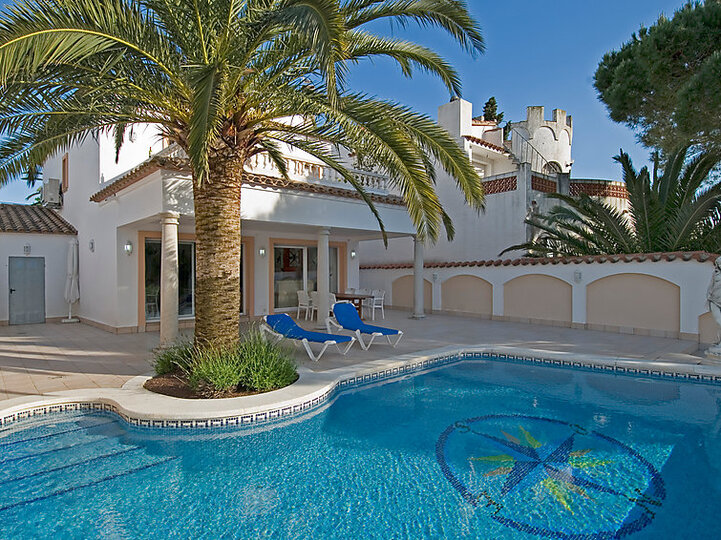 Elegant Coastal Retreat in Costa Brava,1095