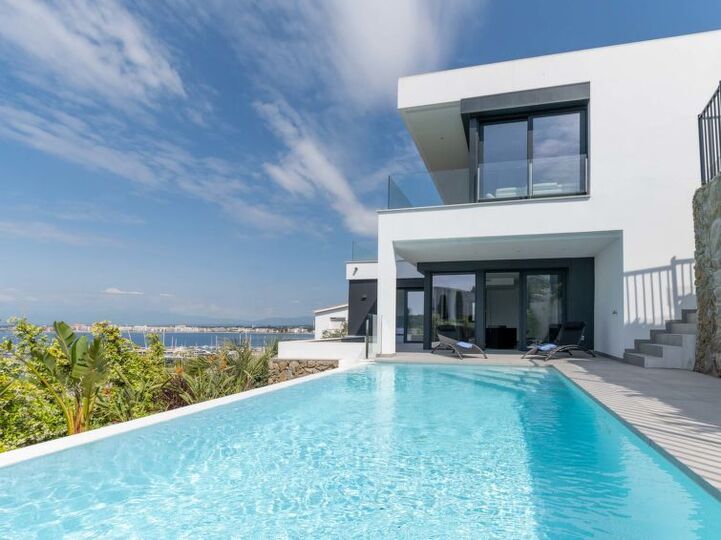 Charming Coastal Villa in Costa Brava,1101, Roses, Spain