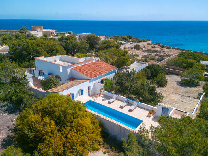 Elegant 5-Bedroom Oasis in Formentera, Formentera Villa 1153, Formentera, Spain
