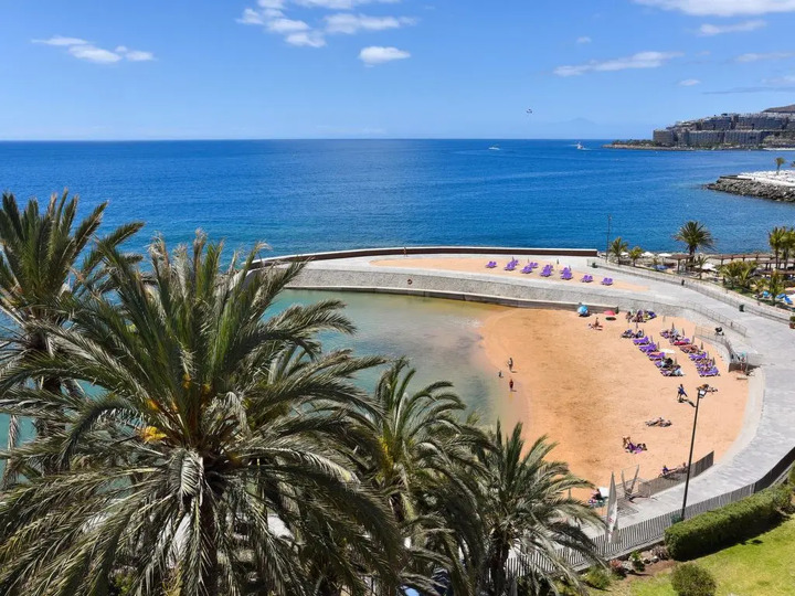 4 Bedroom Villa in Canary Islands,1077