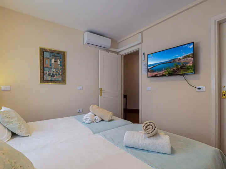 4 Bedroom Villa in Canary Islands,1077