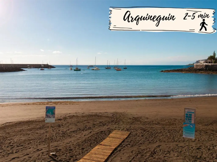 4 Bedroom Villa in Canary Islands,1077