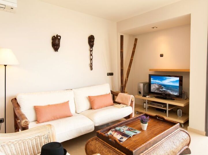 Modern Villa with Panoramic Ocean Views,1081