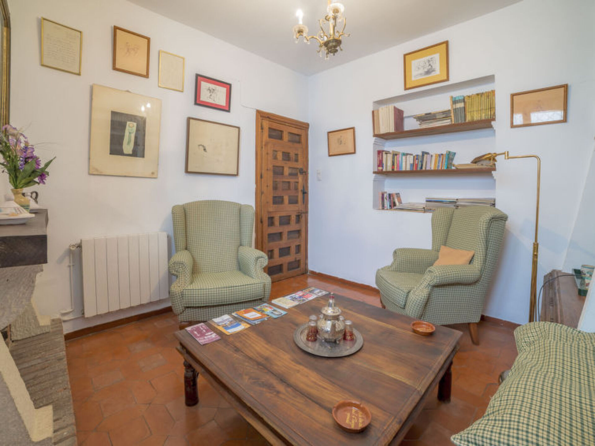 Traditional 4 Bedroom Villa in Granada, 1007