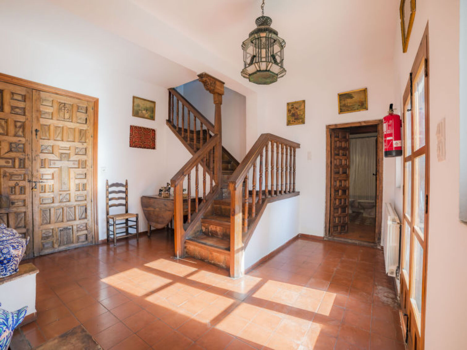 Traditional 4 Bedroom Villa in Granada, 1007