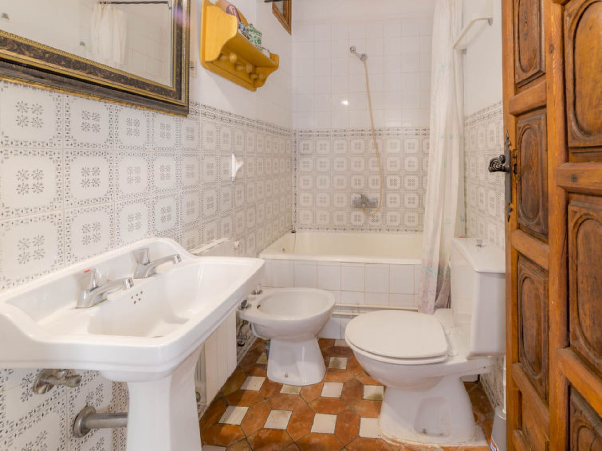 Traditional 4 Bedroom Villa in Granada, 1007