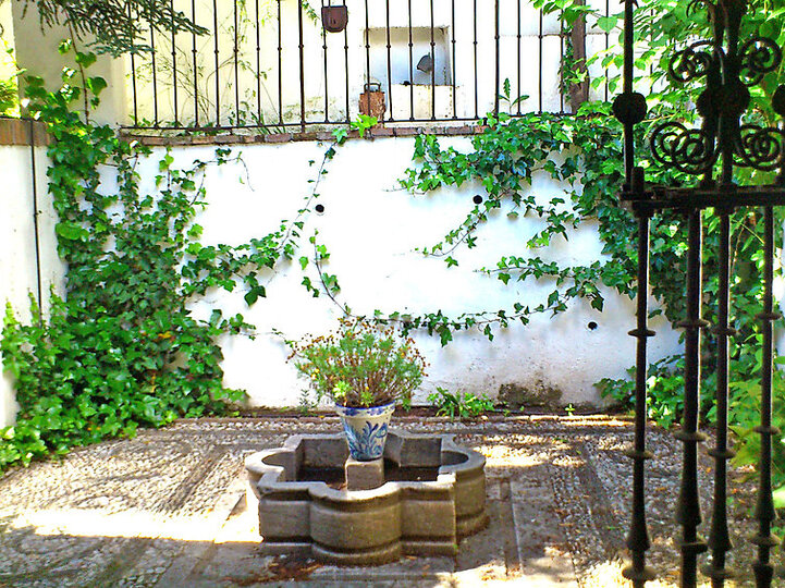 Traditional 4 Bedroom Villa in Granada, 1007