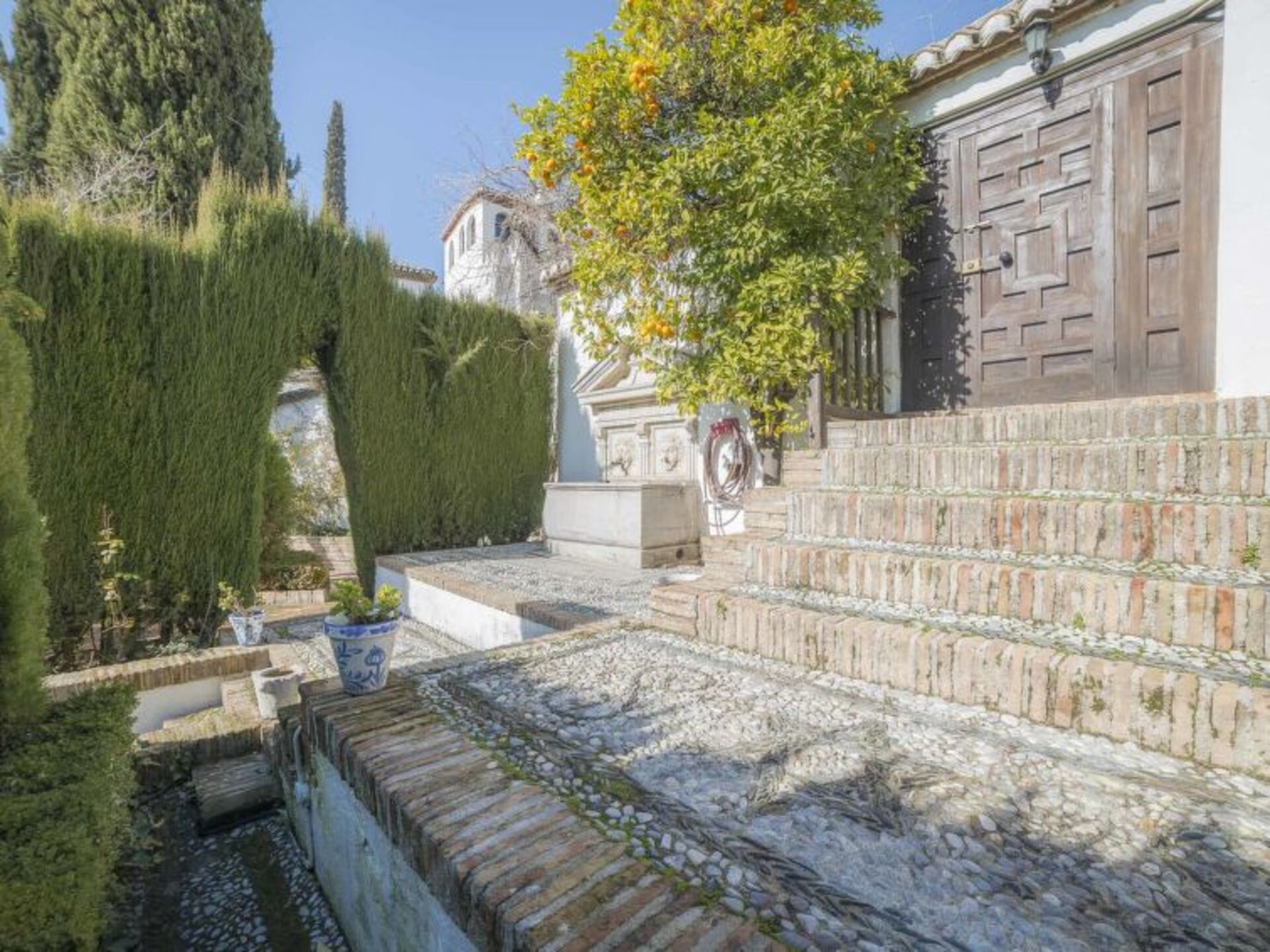 Traditional 4 Bedroom Villa in Granada, 1007