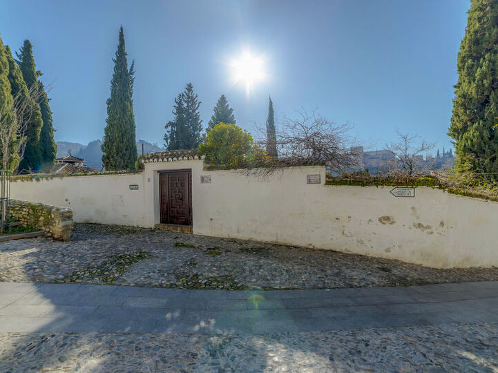 Traditional 4 Bedroom Villa in Granada, 1007