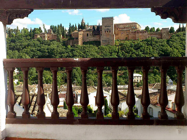 Traditional 4 Bedroom Villa in Granada, 1007