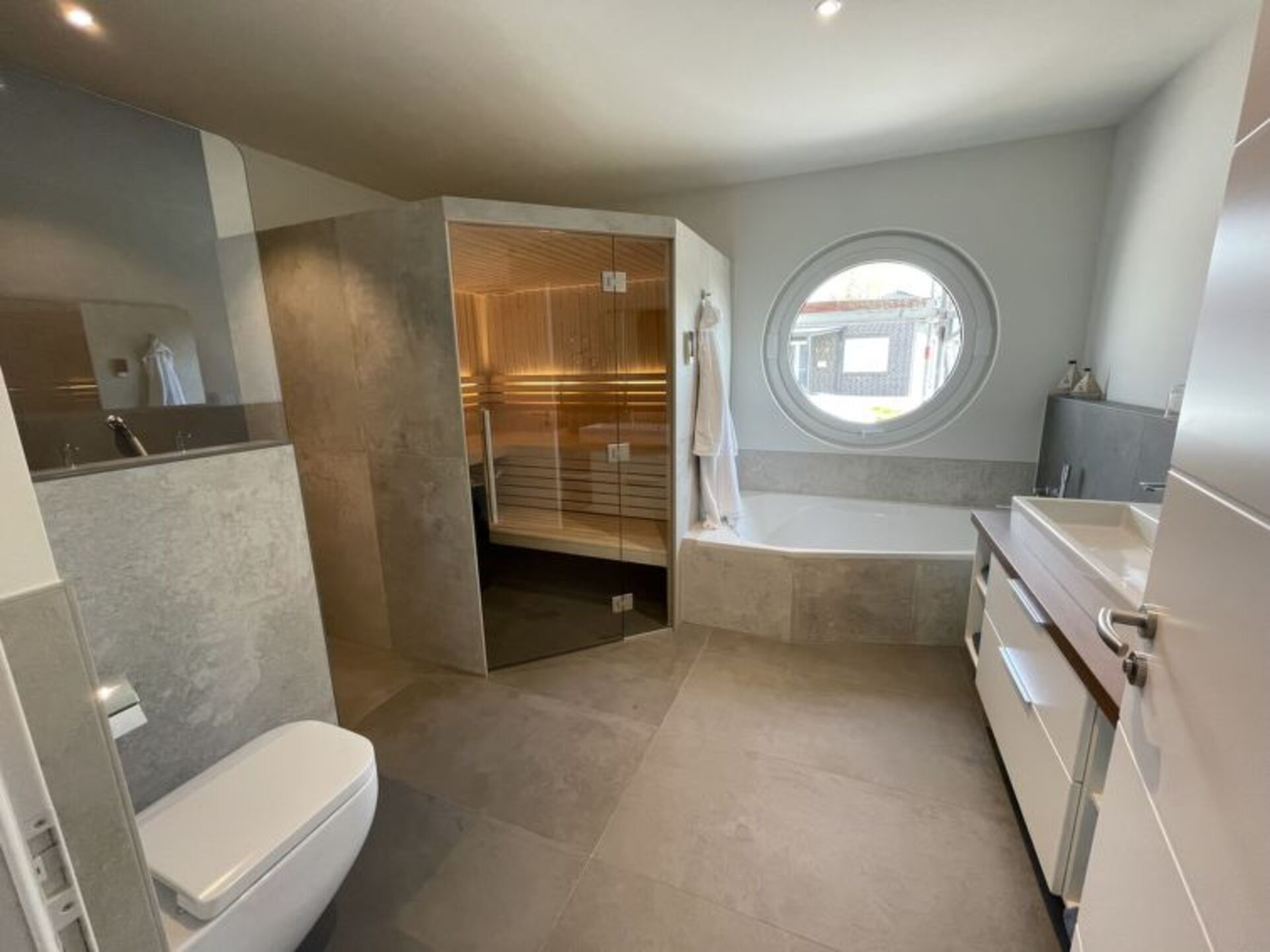Bathroom / Wellness