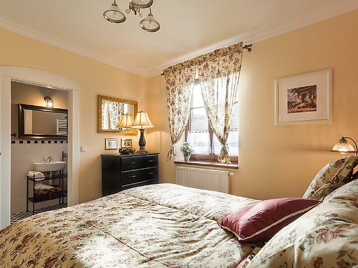 Charming 6 BR House with Panoramic Views,1000