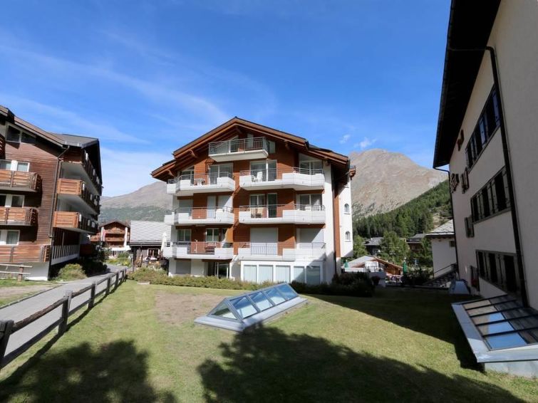 Stunning 4 Bedroom Villa in Saas-Fee City, 1275