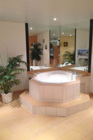 Stunning 4 Bedroom Villa in Saas-Fee City, 1275