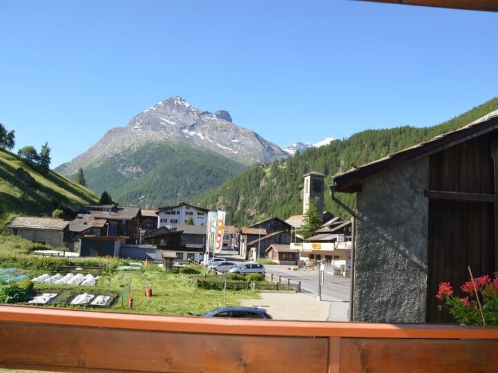 Quaint Cottage in Scenic Saas-Grund, 1256