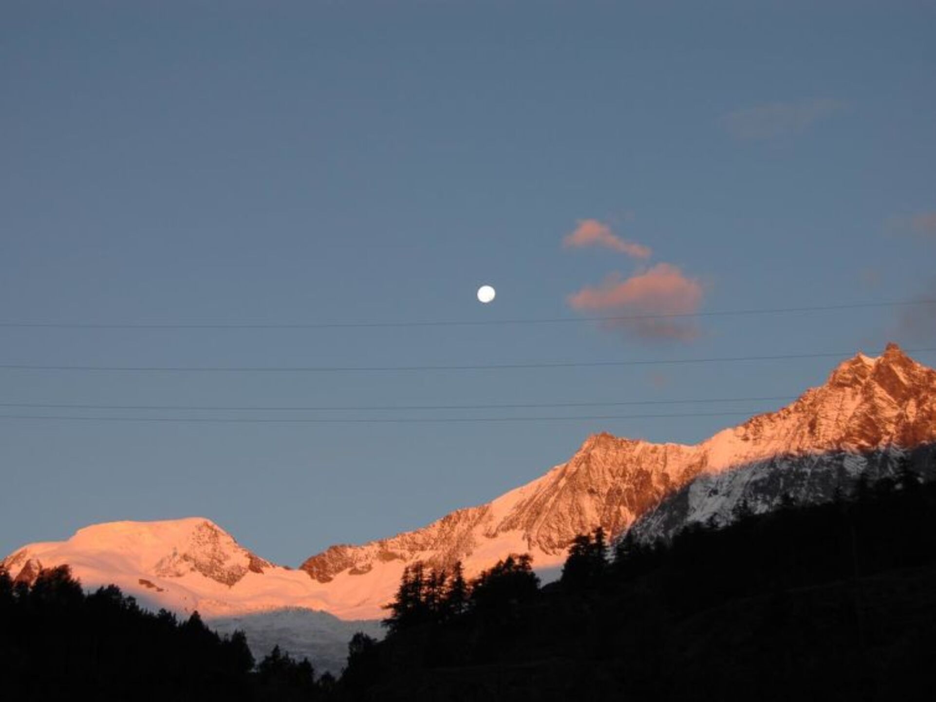 Modern 2BR Villa in Saas-Grund, 1257