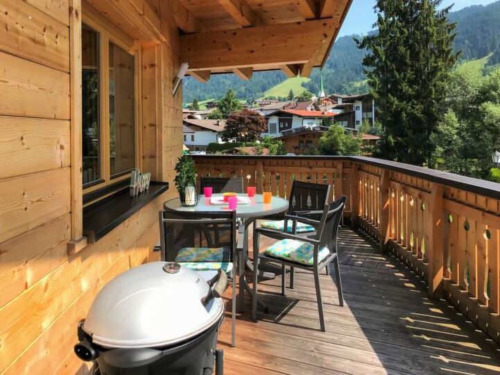 Cozy Retreat: 4 Bedroom Chalet in Niederau, 1206, Niederau, Austria
