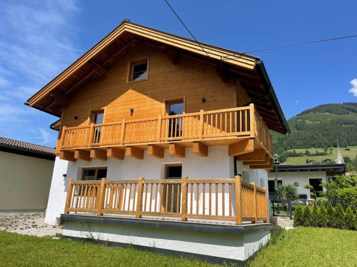 Modern Villa with Alpine Charm in Piesendorf 1166, Piesendorf, Austria