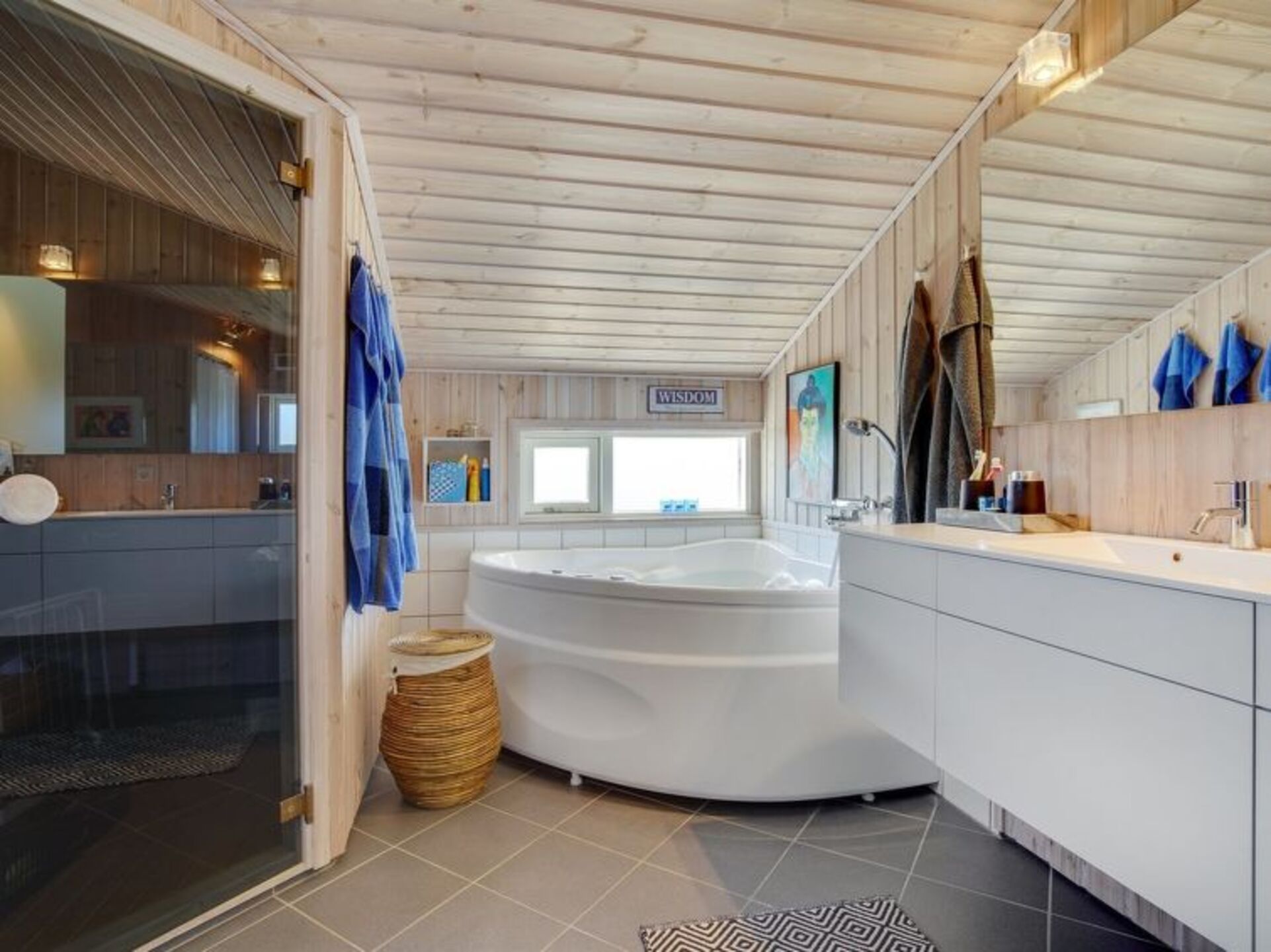 Bathroom / Wellness