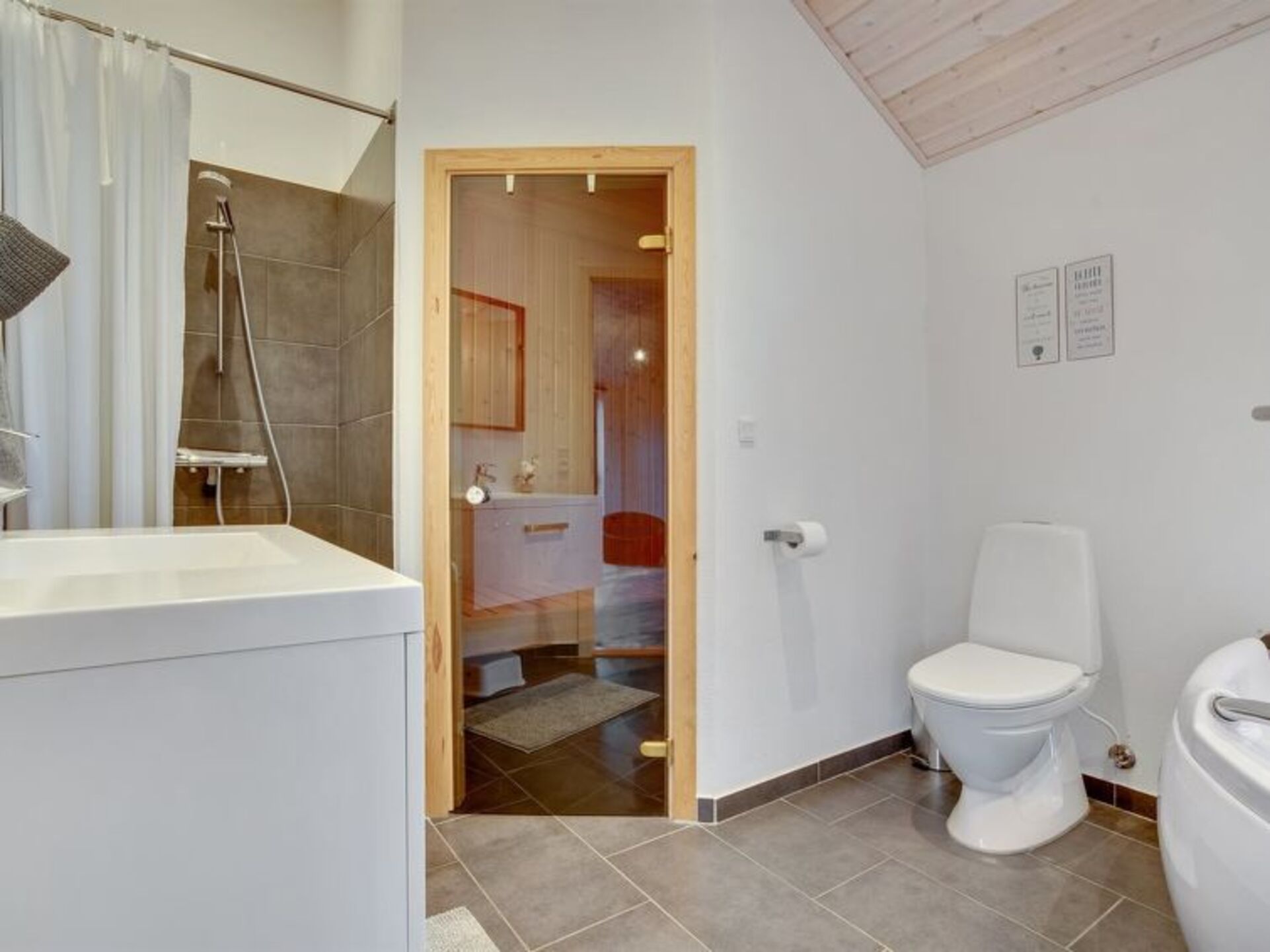 Bathroom / Wellness