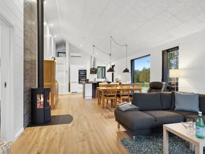 Perfect Family Retreat, Hals 1007