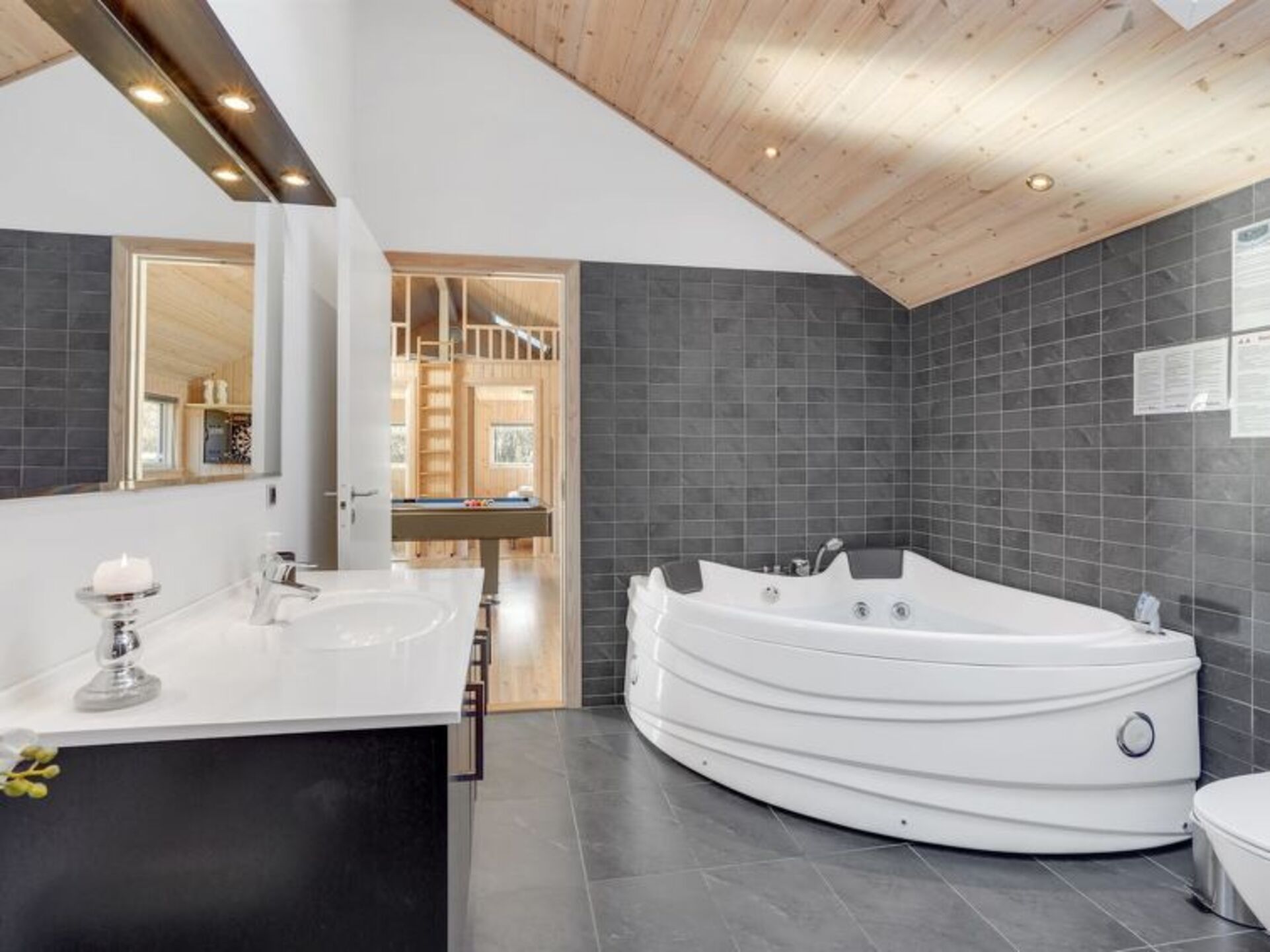 Bathroom / Wellness