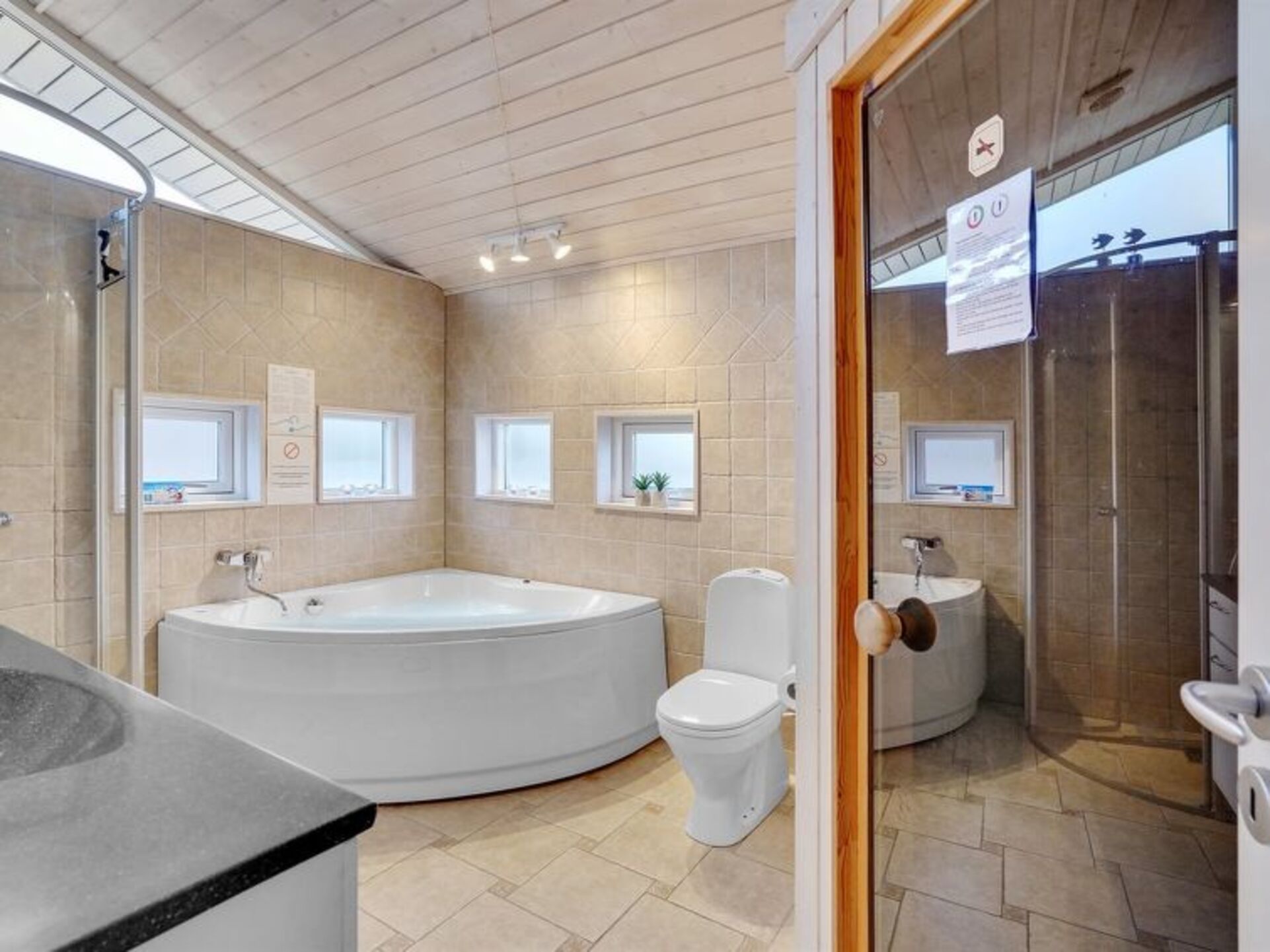 Bathroom / Wellness