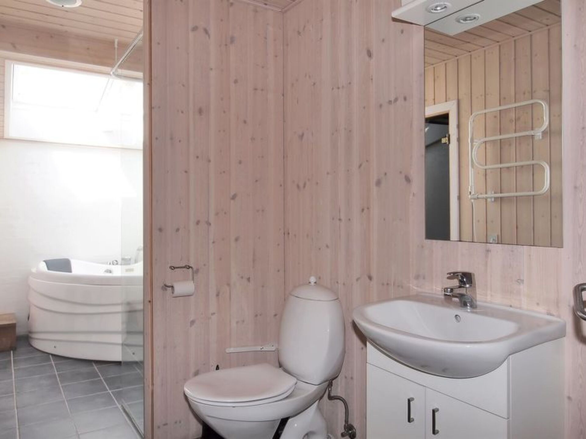 Bathroom / Wellness