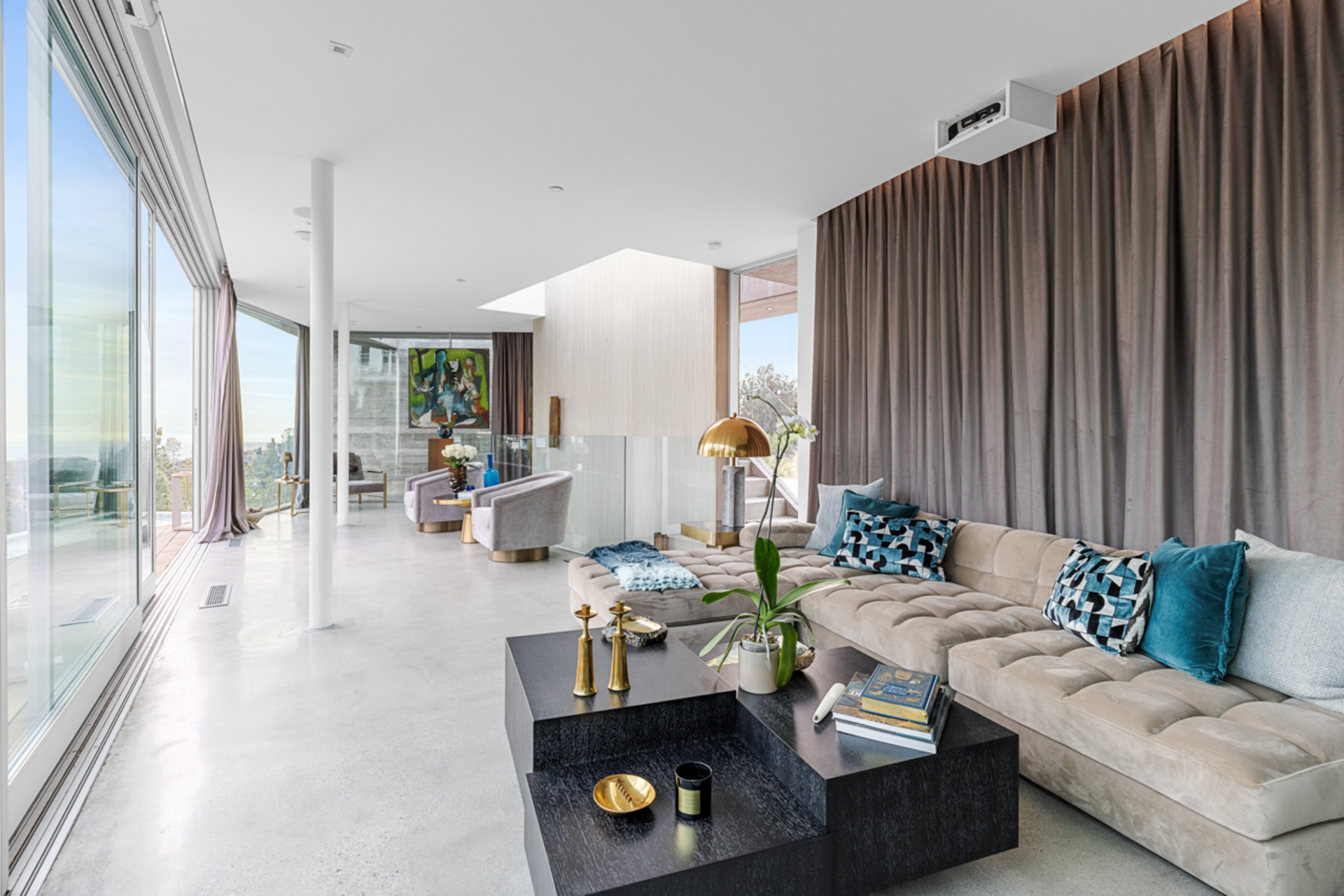 Hollywood Majesty: G Residence