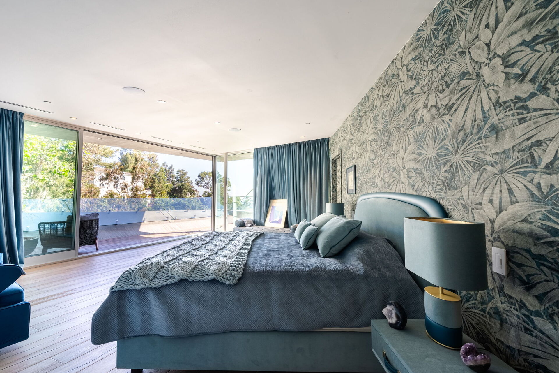 Hollywood Majesty: G Residence