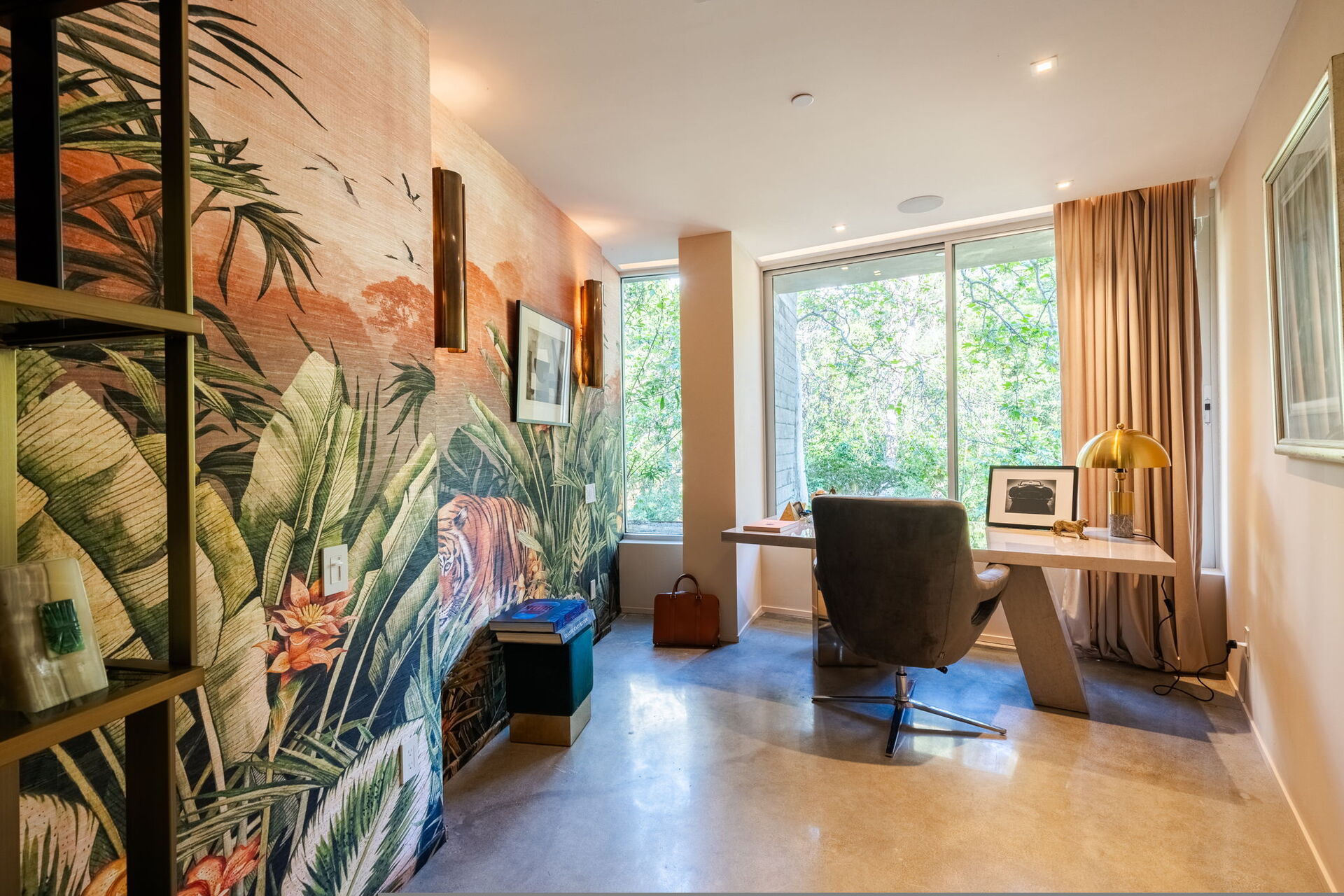 Hollywood Majesty: G Residence